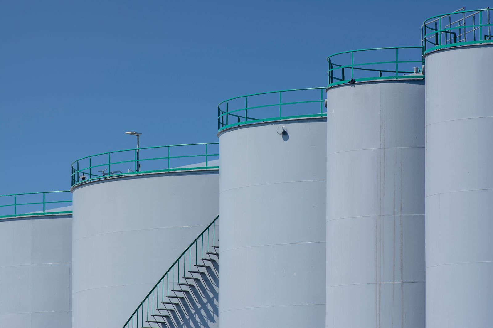 Réservoirs de stockage dans un terminal énergétique